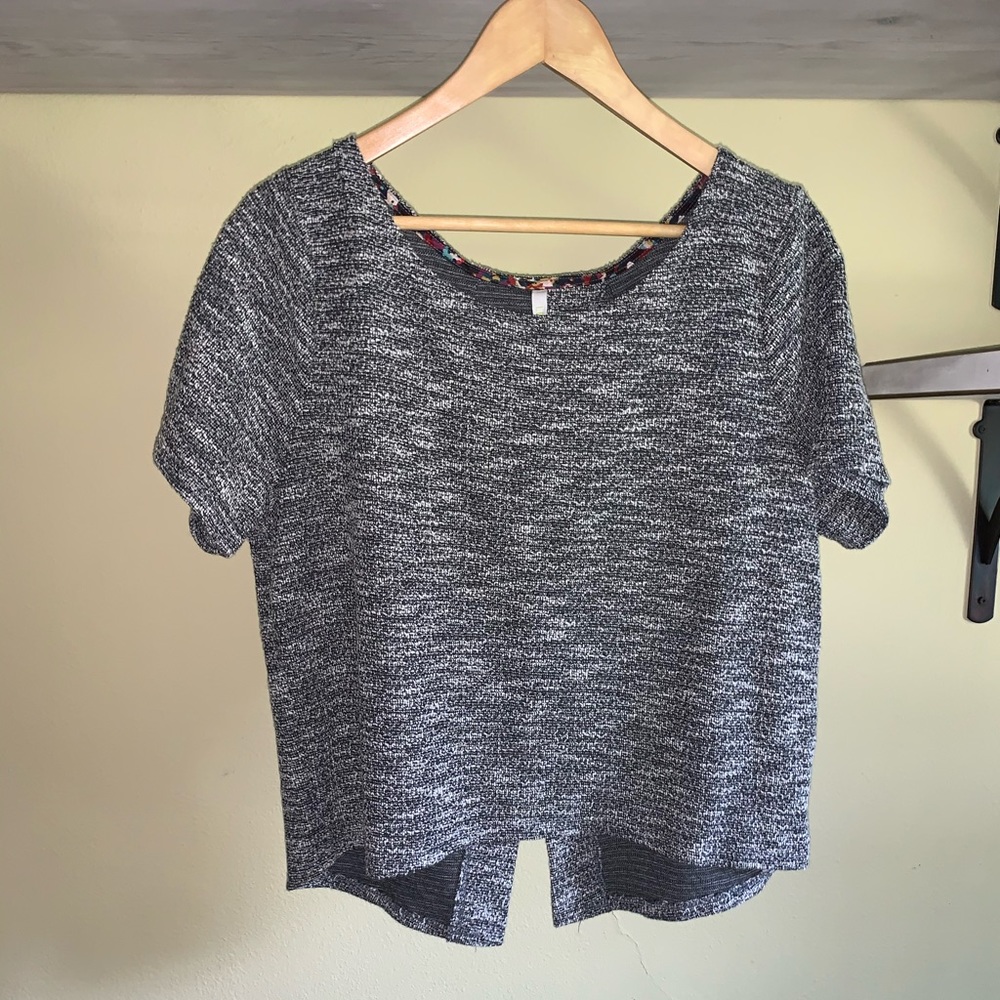 Left Coast | crop shirt w/open split back
